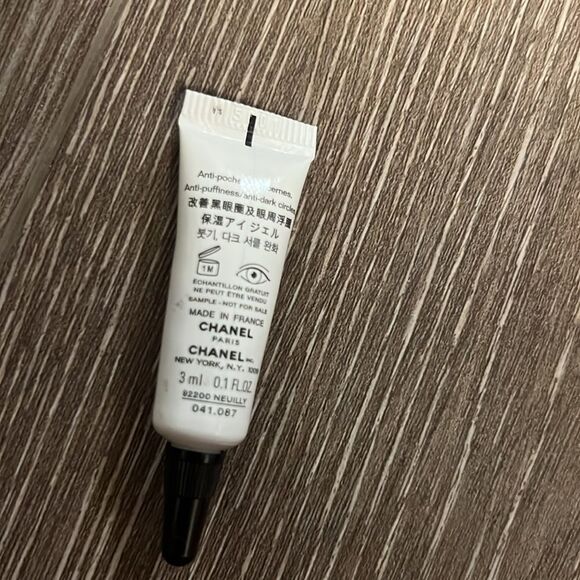 Chanel Micro Gel - Picture 2 of 2